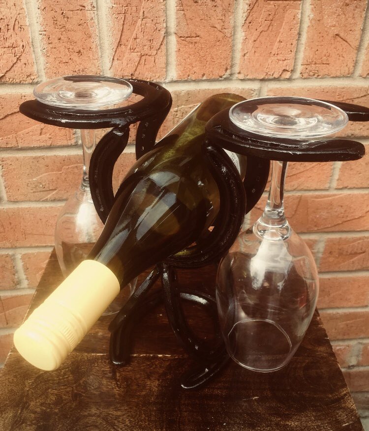 ImfabricationUk's tweet photo. Hand forged horseshoe wine bottle and glass holder https://t.co/pyhaAeGhhv
