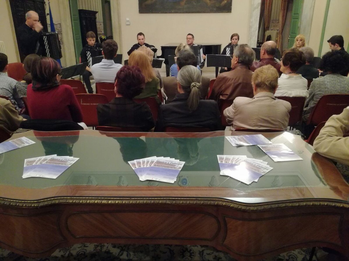 AssMusLaCroma's tweet photo. #MusicaaPalazzo #2018 #Rassegna #Concertistica I Venerdì musicali del Palazzo Ducale #Massa #concerti #live 1^appuntamento: 20 aprile ore 21.00 #ensemble #ancelibere #staytuned https://t.co/AlsbVFbxmY
