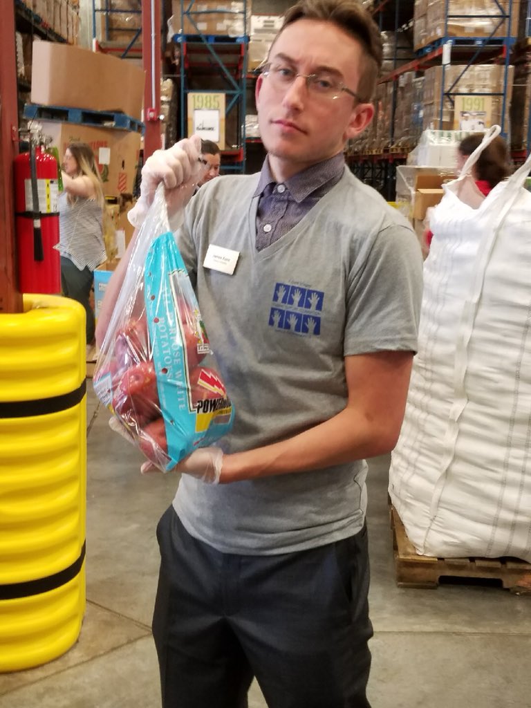 StesonF's tweet photo. Look at this potato. Also that bag of red potatoes. #SSF2018 https://t.co/p2ZbNPKz9D