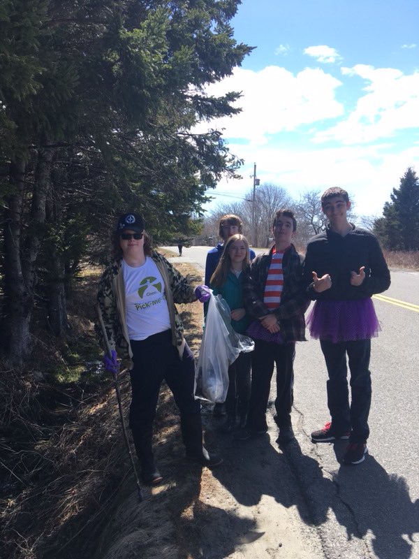 More awesome schooners taking part in the clean up! #earthdaycleanup love it! ⚓️🌏💗