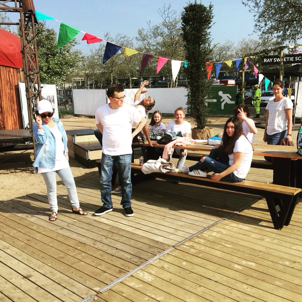 StutTheater's tweet photo. Wat een topdag! @CultureleZondag #Noordwaarts #Overvecht was fantastisch: onze toppers van het #StutKoor en #StutOpen gaven prachtige optredens ondanks/dankzij de warmte en #JongStut gaf een leuke theaterworkshop. Dank aan @Rachellavla voor de fantastische organisatie #topwerk https://t.co/Ea4p5EdVf3