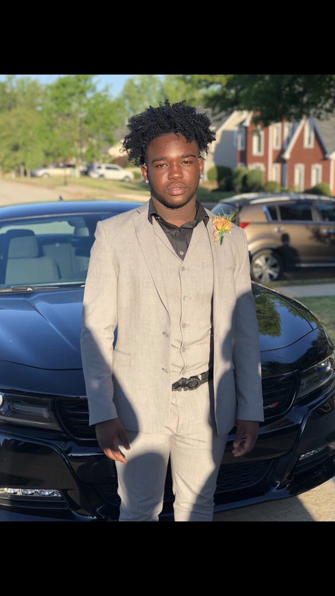 willmclean52's tweet photo. Big drip like Godzilla #passtheDUTCH #driptown #Prom2k18 https://t.co/RN8XFOzsgB