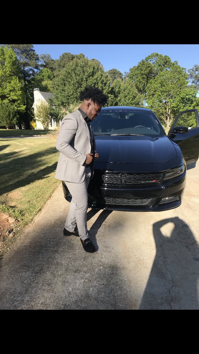 willmclean52's tweet photo. Big drip like Godzilla #passtheDUTCH #driptown #Prom2k18 https://t.co/RN8XFOzsgB