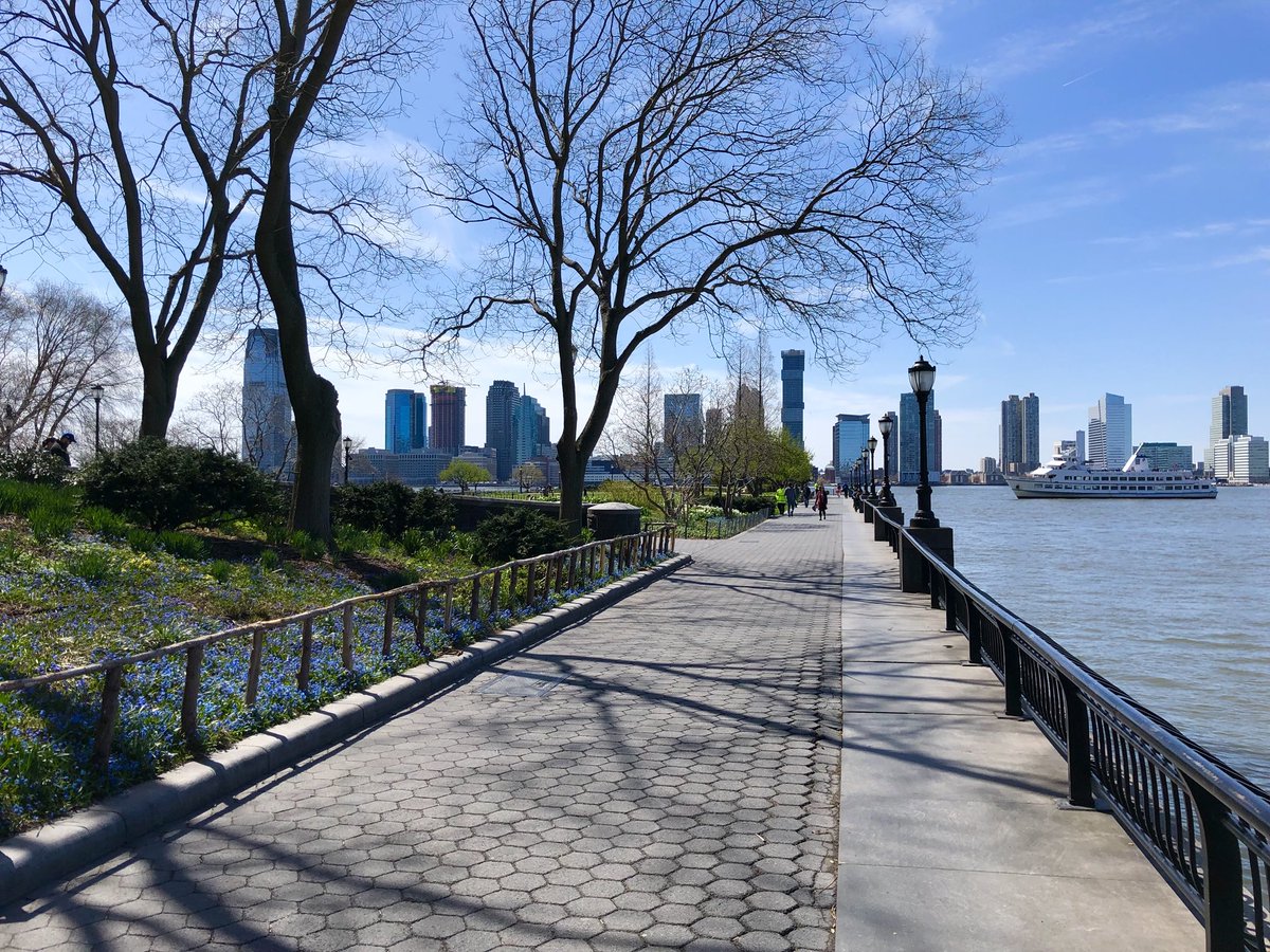 NickL's tweet image. Sun-filled spring day run @HudsonRiverPark | fueled by #workouttracks: #goodforme @giorgiomoroder #body @LoudLuxury #prayforme @theweeknd @kendricklamar