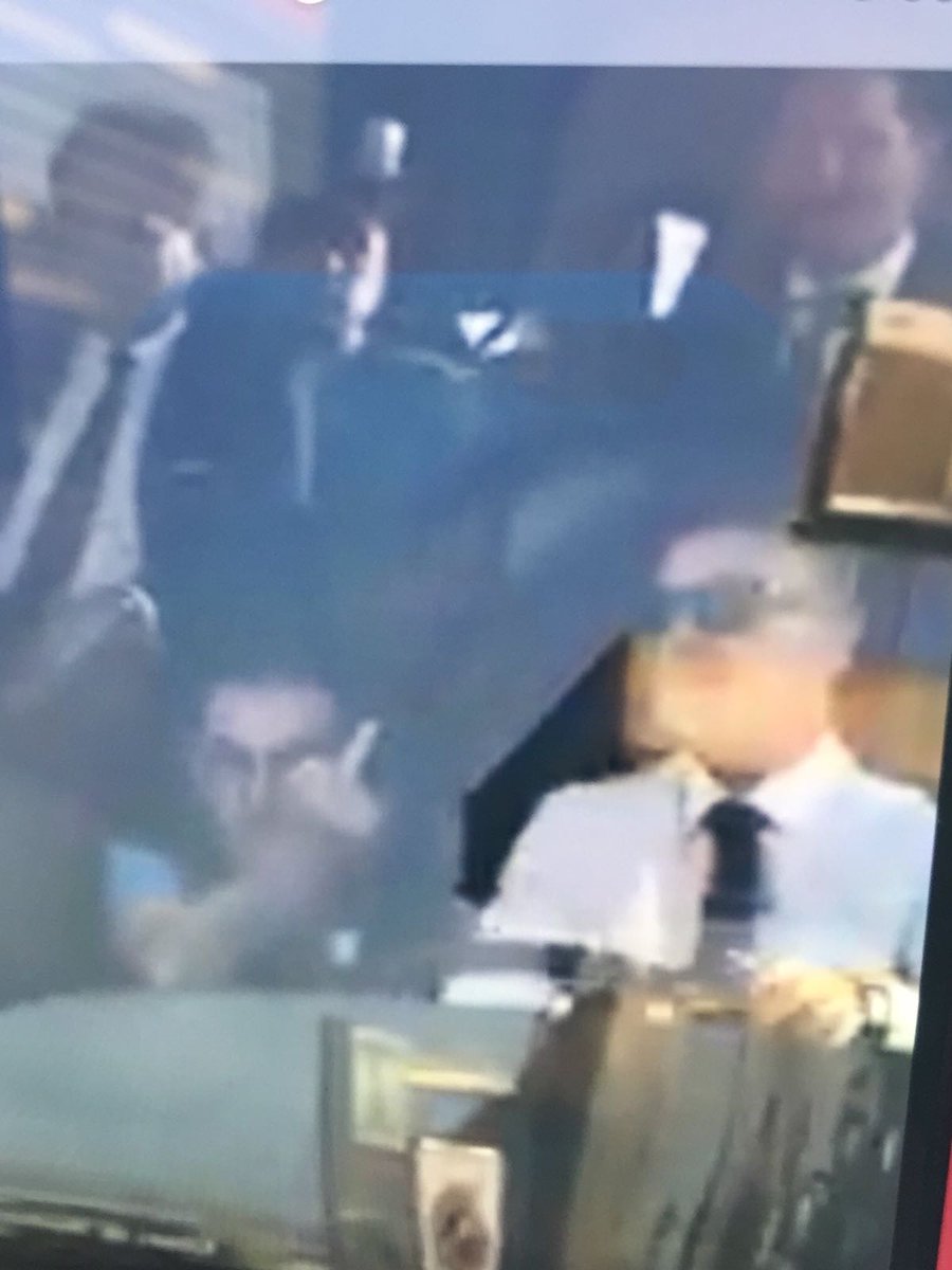 annatrieste's tweet photo. Adesso è tutto più chiaro: quello di Sarri non era un gestaccio, era un pronostico 😃 #JuveNapoli #0a1 https://t.co/aZMh2kjwnT