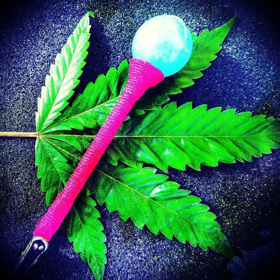 Weed_Lex's tweet photo. Chill!
#weedlex #spreesy #roachclip #420life #weed #stoner #stonergirl #bud #joint #roach #weed #weedstagram #420friendly #blaze #spliff #sativa #indica #ganja #marijuana #bud #maryjane #cannabis #cannabisculture #cannabiscommunity #weedart #etsy #etsyshop #etsylove https://t.co/CWZoqfrhb0