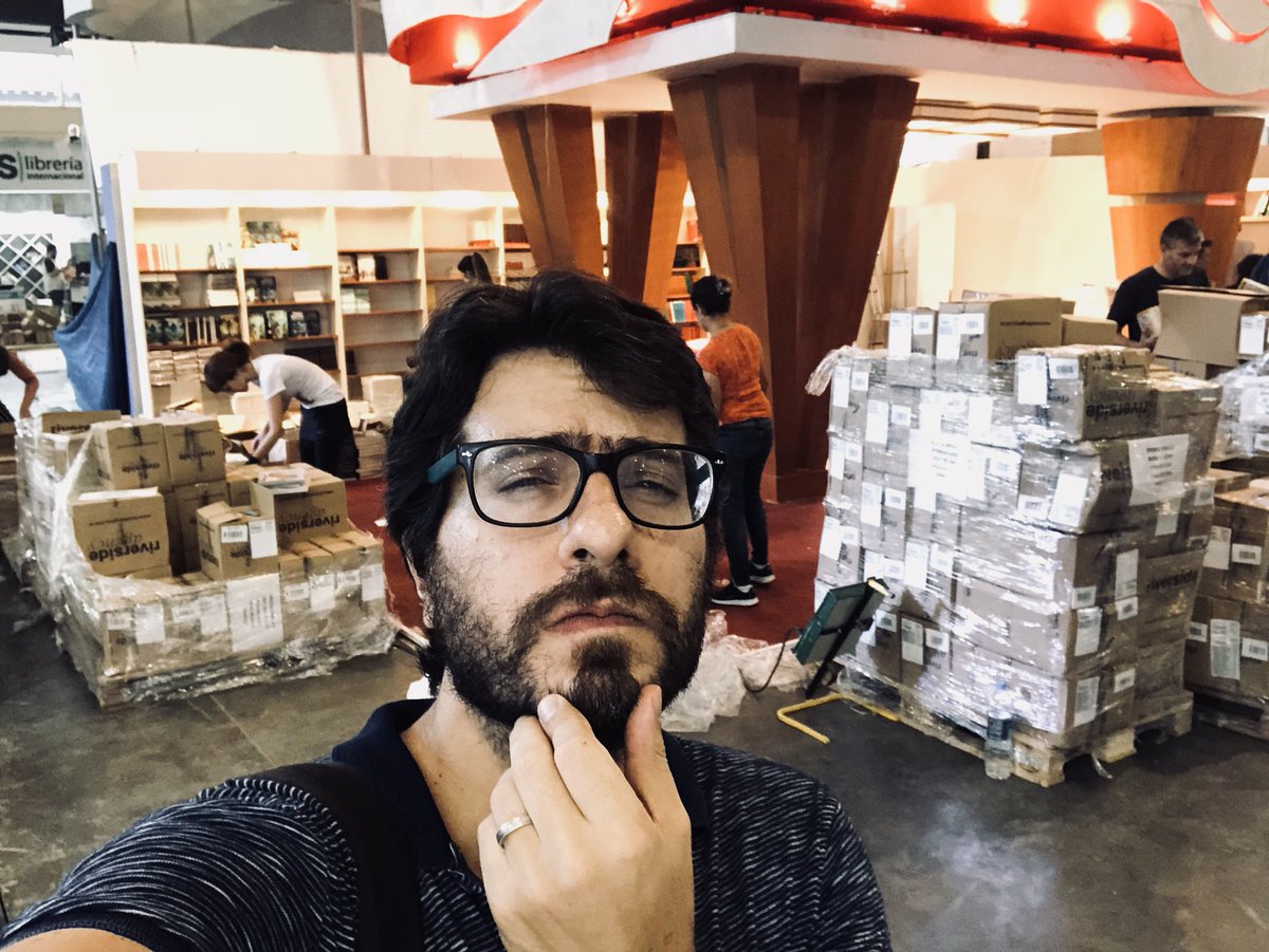sebalidijover's tweet photo. Acá en la @ferialibro dando vueltas por los stands para organizar la #carreradelectores que armaré junto a @lncultura Si sos editor y viste este tuit tirame una arroba que me acerco así charlamos para que te sumes. https://t.co/P97cBsGfXu