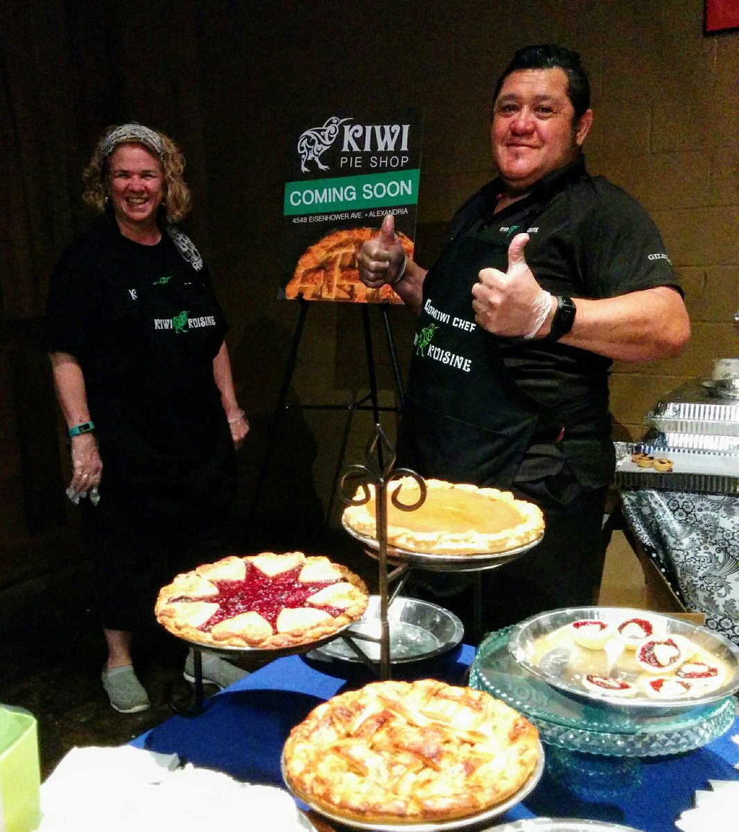 VaTeaMaven's tweet photo. Carpenter's #CookOff2018 @thebirchmere - Jeremy Barber & Justus Frank @liveoakdelray @CharliesOnTheAv; Bert "Ram" Todd #KiwiPieShop; Bill Blackburn @porkbarrelbbq; Celebrity Judge, Chef Vikram Sunderam @RasikaDC https://t.co/99AO8HWHaJ