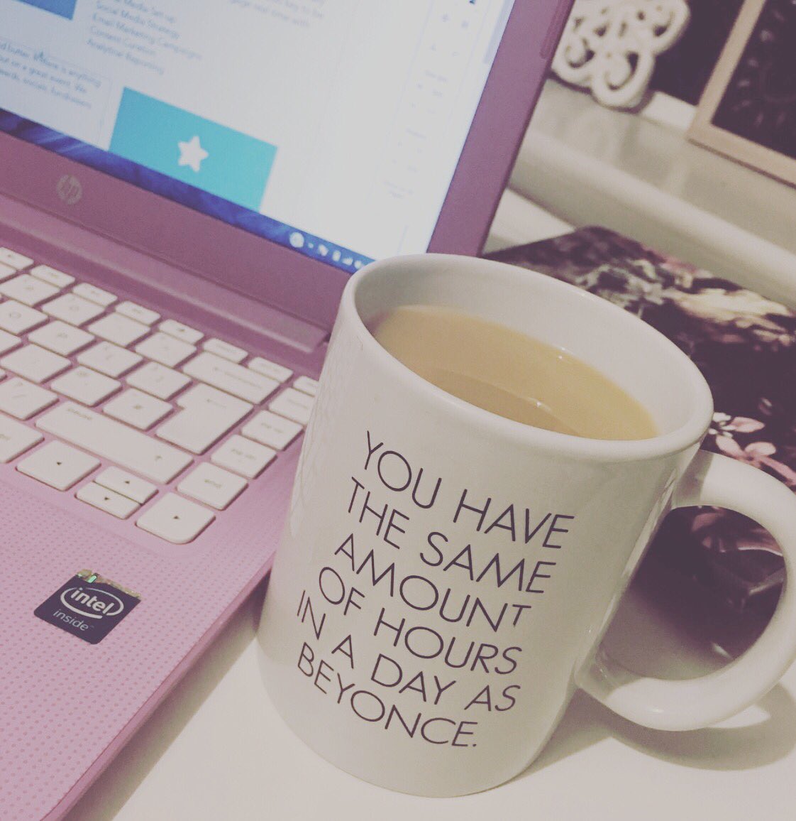 Miss_CherylHill's tweet photo. When your mug mocks you 😉 #workinglate #motivation #innerbeyonce #teamtea https://t.co/kWyPNHwbM0