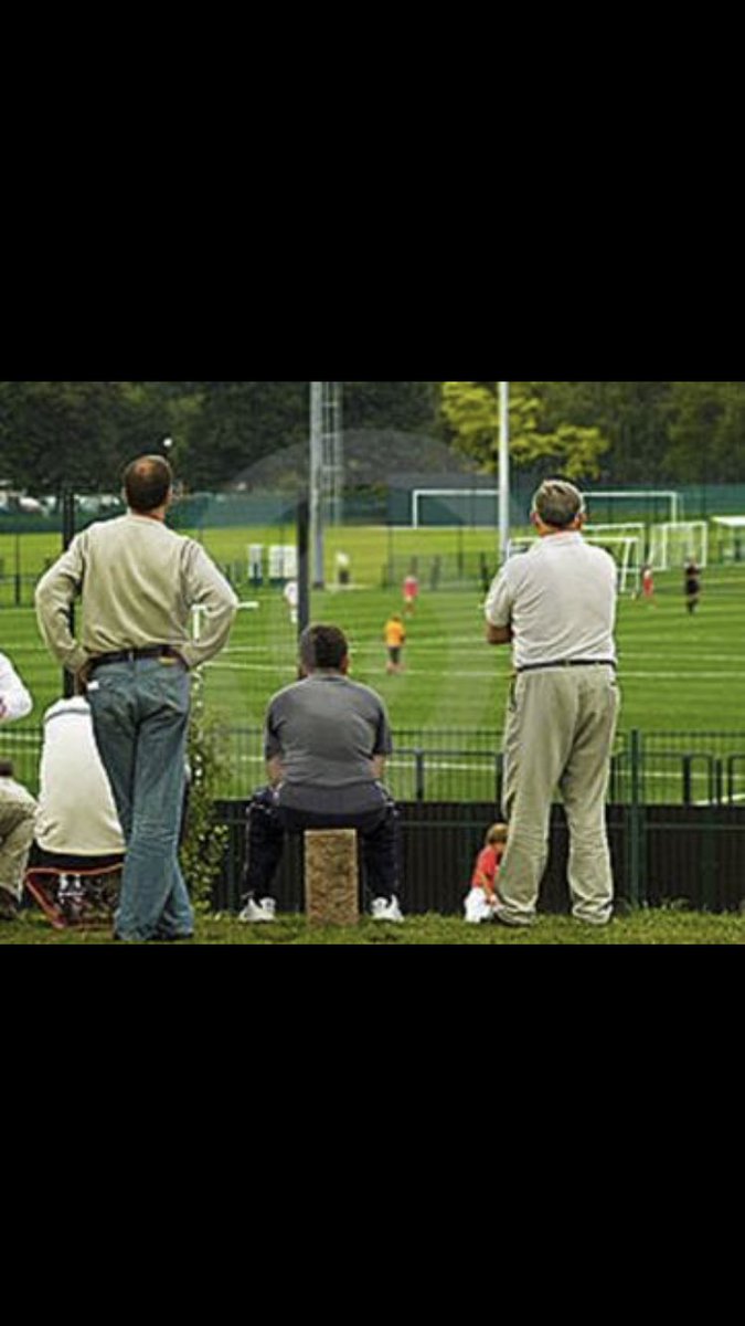 BallysBoots's tweet image. 2 dads watching junior football.
“Which one is your lad?" 
‘Why?"
“Wanted to tell him how rubbish he is"
“You can't say that he's only a kid, how would you like it if I said that to your lad?”
“You have done all game"
“Why who's your lad?
“The referee"
 Think before you speak...