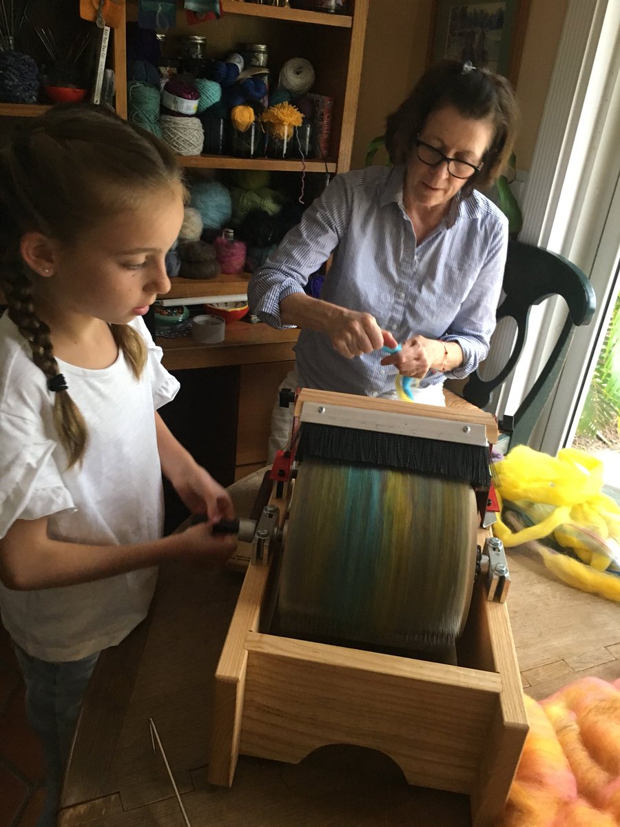lani_scozzari's tweet image. When your Nana is a teacher &amp;amp; a fiber artist, a new tool to learn, carding wool on a Sunday #awayslearning