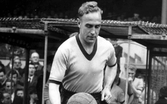 WolvesFPA's tweet photo. Billy Wright played his last competitive game for Wolves on this day in 1959.  It was a fitting end to a legendary career, as Wolves beat Leicester 3-0 to clinch their second successive league title.  The goals came from Norman Deeley, Mickey Lill and Jimmy Murray. https://t.co/Czc3RQYJm0