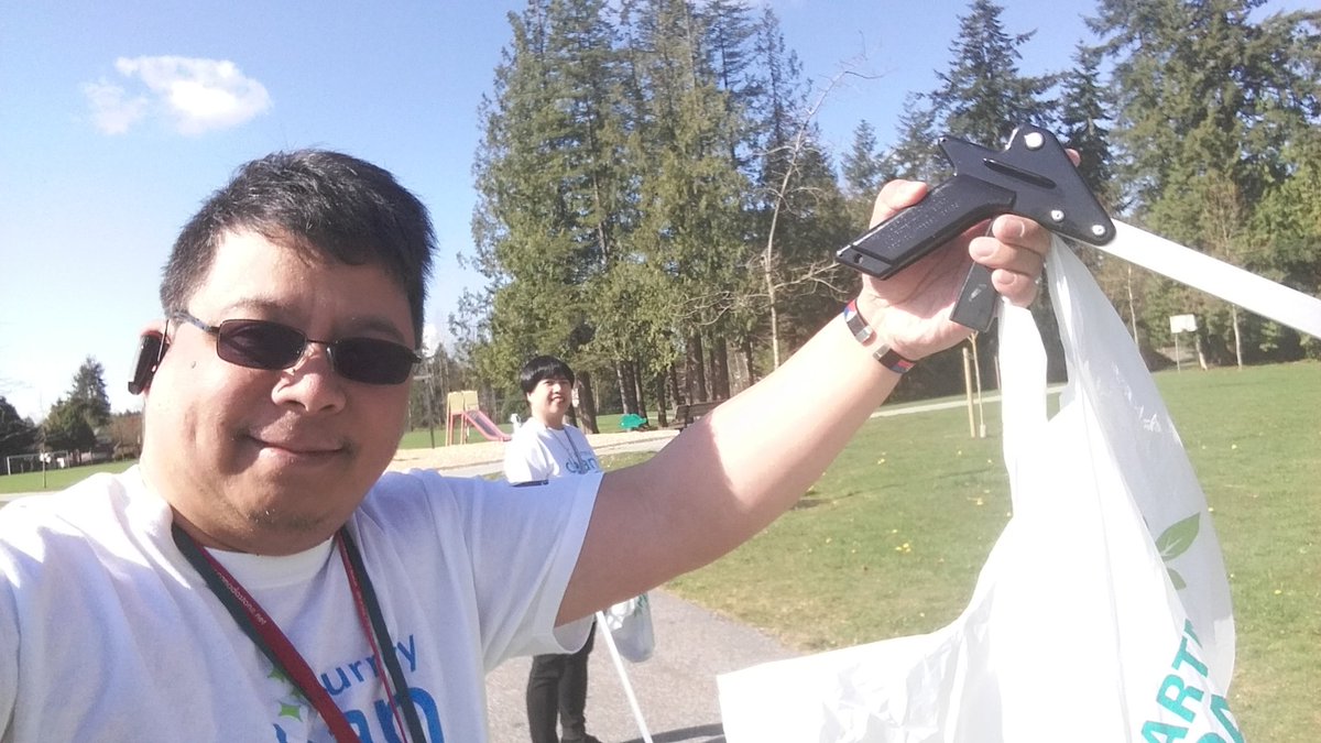 narimadc's tweet photo. Patriarch of the family of 4 to be with us as #Team4 had an emergency bef coming to today's #SurreyCleanSweep #SPIDS #7thyear so we must do it ourselves at #BonnacordPark will see them at SMH after this, hope he's ok. #CleanCanadaTogether #SurreyBC @CityofSurrey @SPIDSGroup https://t.co/Jr55Ws1e5V