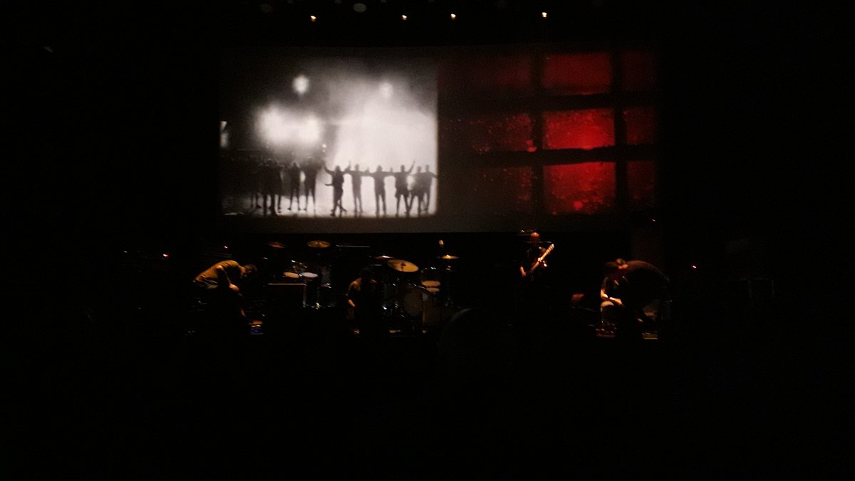 petrLB's tweet photo. A Godspeedi si nechavali to nejlepsi az na nedeli. Nadhera, kolikrat jsem je uz videl a porad me necim prekvapi. Nejlepsi ansabl na svete. #roadburn2018 https://t.co/c3L5fctRKF