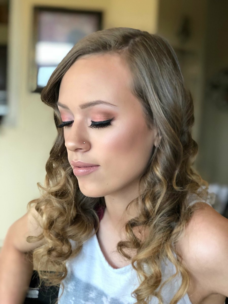 MakeupByTamaraB's tweet photo. Another beautiful teen ready for prom last night! Makeup by me. #prom #prommakeup #prommua #promglam #peaxhmakeup #softmakeup #promprep #teenmakeup #makeupartist #tamarabickleymakeup https://t.co/YRtLQgfnsp
