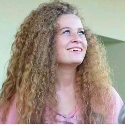 هل ما ذلتم تذكرون #عهد_التميمي
فإنها بحاجة الي دعمكم ومساندتكم والحديث عنها وعن قضيتها حتي لا تموت قضيتها 
تحرش
تعذيب
تجويع
منع الزيارة
منع هيئة الدفاع
محاكمات بالساعات 
كل هذة الضغوط علي عهد لتعترف بما لم تفعل وتعترف بأسرائيل ودعمكم هو من يدفعني للقوه والثبات #رتويت_للتغريدة