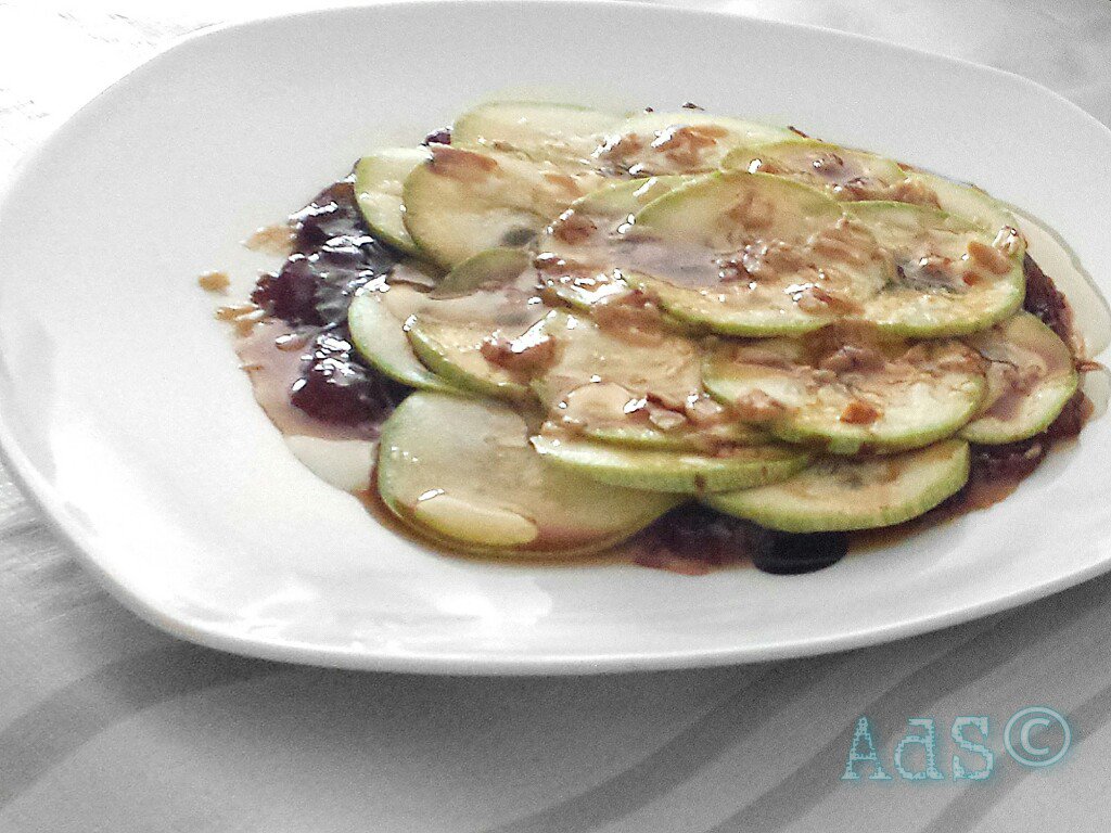 AlacenadeSabor's tweet photo. Hoy os traigo un #delicioso #entrante que teneís q probar sin falta porque de ésta #ríquisima #receta de #carpaccio de #calabacín con #cebolla #caramelizada y #foie disfrutaran hasta los que detestan las verduras.

https://t.co/bWXpt2iz93 https://t.co/SRKlRmajtP