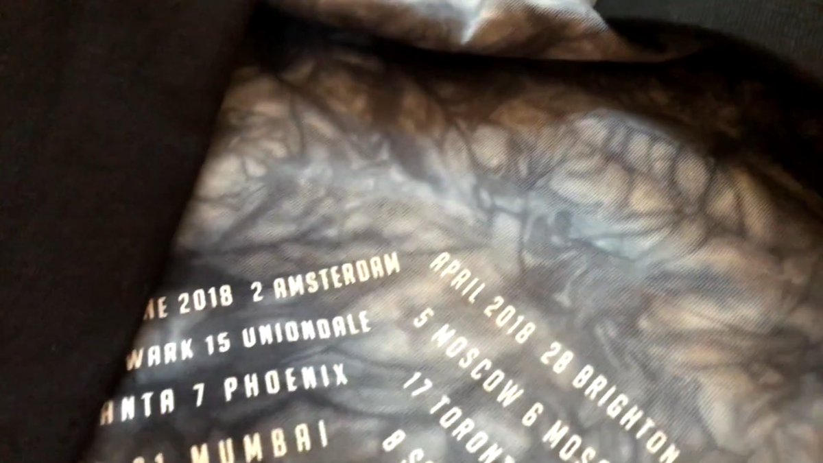 picturetokurn's tweet photo. THE MERCH LOOKS SO HOT IS THAT A GREY AND BLACK TIE DYE SHIRT HECKCKG TAKE ALL MY MONEY https://t.co/6LcVAwY0H5