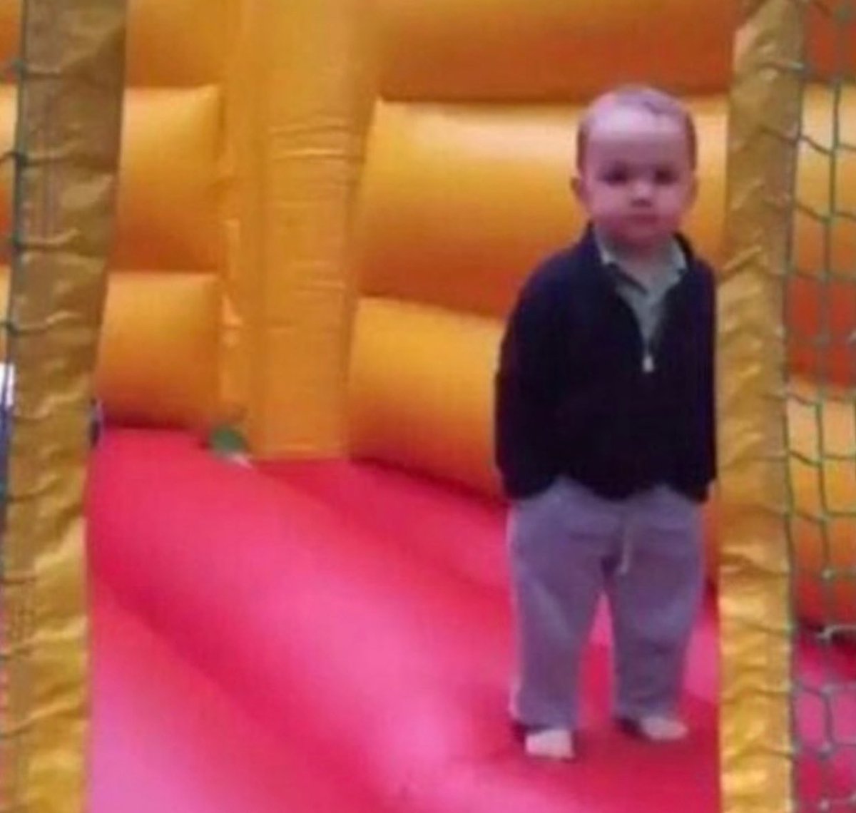 kim bebek arabasını yıkmaya getirir aklıma tek bir kişi geliyor