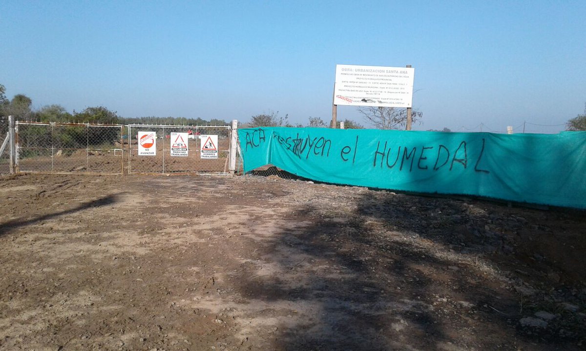Federugo's tweet photo. .#DiaDeLaTierra #Eidico viola la clausura del  @MunicipioTigre  y sigue avanzando d manera indiscriminada y c aval de @mariuvidal / Dique y La Ñata sufren las consecuencias / Los ricos no cumplen con la ley??😮😕 @monicaneffke @dlanusse #LaudatoSi https://t.co/8kWkuW28Lk