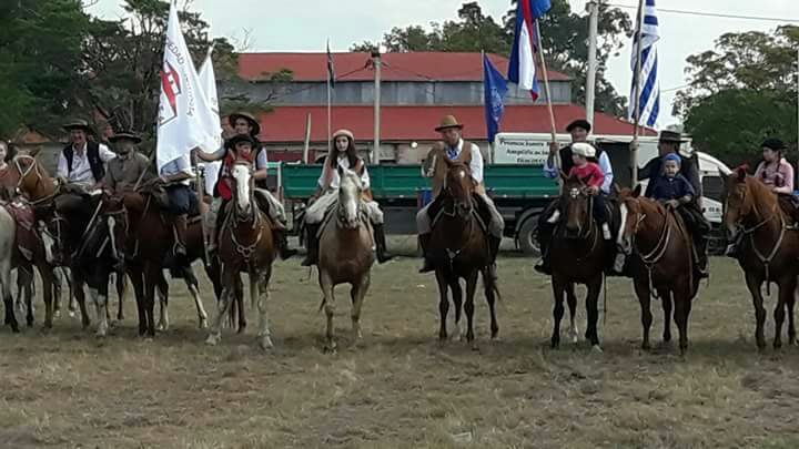 sanjose_turismo's tweet photo. Tercera jornada 14ta #FiestaQuesera #EcildaPaullier #CabañaPaullier Turismo patrimonial #RutasUNESCO Bienvenidos!!!
En #Otoño #VivíSanJosé #DestinoCentroSur @Uruguay_Natural @likechichian @Cfagetti @sanjosegobierno @JLFalero (imágenes gentileza #FlorenciaReyes #FUTEP) https://t.co/9aTxmUnrX4