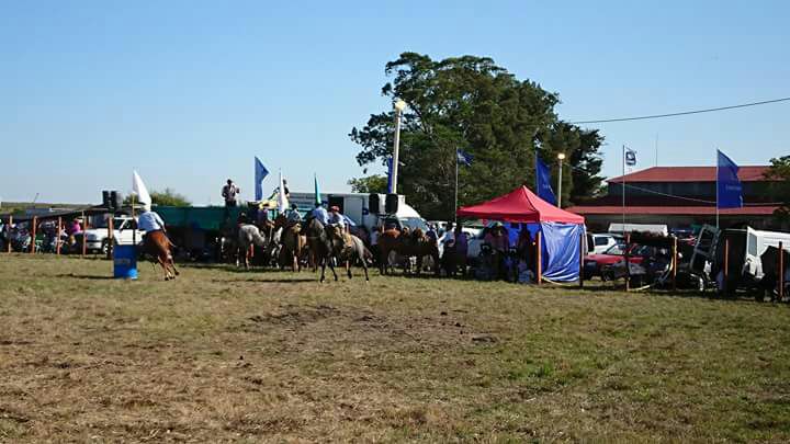 sanjose_turismo's tweet photo. Tercera jornada 14ta #FiestaQuesera #EcildaPaullier #CabañaPaullier Turismo patrimonial #RutasUNESCO Bienvenidos!!!
En #Otoño #VivíSanJosé #DestinoCentroSur @Uruguay_Natural @likechichian @Cfagetti @sanjosegobierno @JLFalero (imágenes gentileza #FlorenciaReyes #FUTEP) https://t.co/9aTxmUnrX4