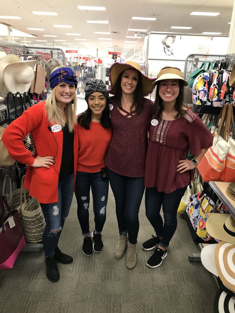 emma_first's tweet photo. Testing out the new accessories set 😍👯‍♀️👩🏼‍🌾👩🏼‍🍳👩🏼‍🎓👷🏼‍♀️#beverlyhillsboro https://t.co/c39JGB8Og3