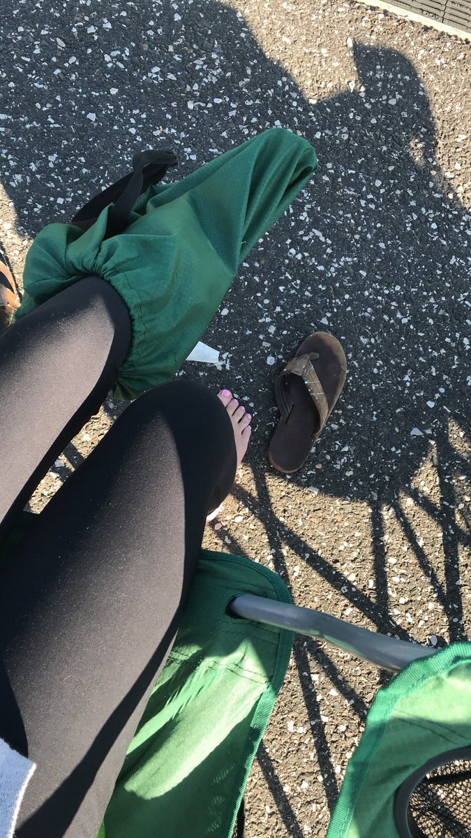 natlee_ward413's tweet image. Just got mine in limited edition Earth Day green 😩🙌🏽☠️ love them so much thanks @kanyewest