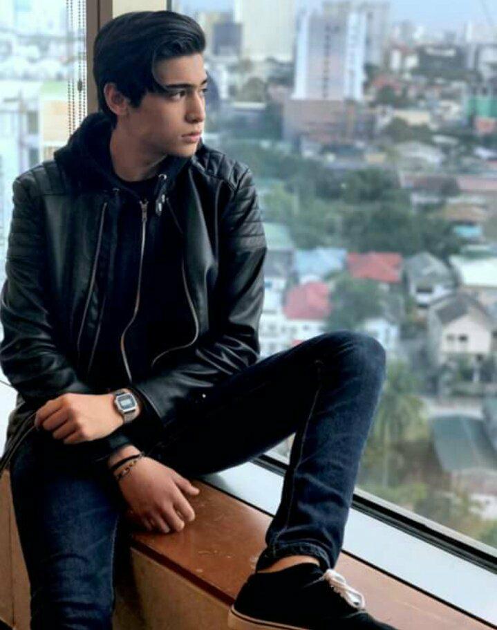 Sanloyvf's tweet photo. Forget who hurt you yesterday, but don't forget those who love your everyday. Forget the past that makes you cry and focus on the present that makes you SMILE. Forget the pain but never the lessons you learned. ..@itsmeMarcoG
#BenchOpenParadise
#MarcoGallo https://t.co/zKAXmi5nXw