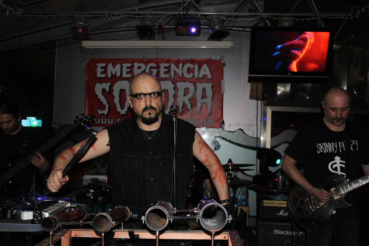 PronoiseOficial's tweet photo. Pronoise actuamos anoche en la fiesta presentación del Festival Emergencia Sonora que se celebrará el 5 de mayo en La Carbonera (Valencia) - toda la info aquí: https://t.co/LfPjmvSRZj https://t.co/fs6srSUMuG