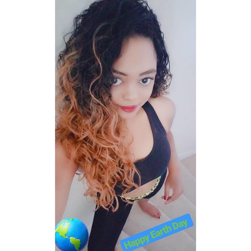 SimmonsKindra's tweet photo. Happy Earth Day!!!🌎🌍🌏-Let’s all do the best we can to keep this planet fit for years to come!💪🏽 #SwipeMe https://t.co/RmQLIOFOHE