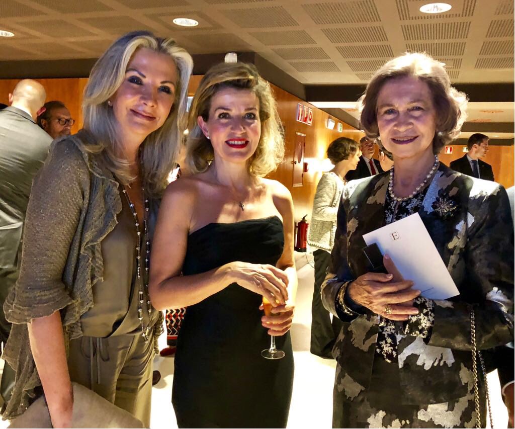 A real privilege to spend time with two outstanding women, the amazing Queen Sophia and the world class violinist #AnneSophieMutter @DaliaEmpower
