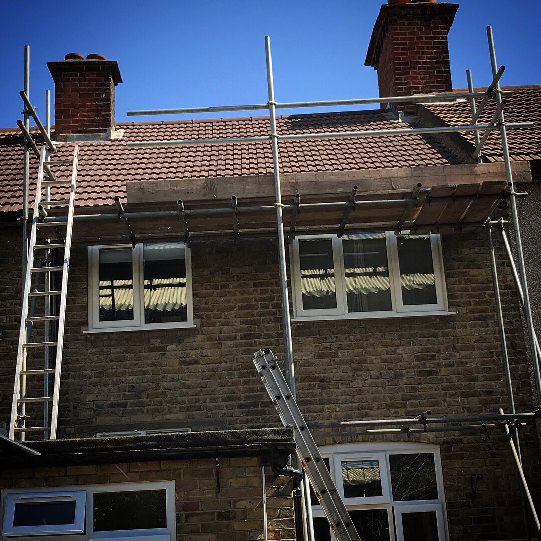 Brandonroofing's tweet photo. Re-roof recently completed on this up and over using Redland 49 tiles in Sutton. https://t.co/YuRGNnJ4Yo