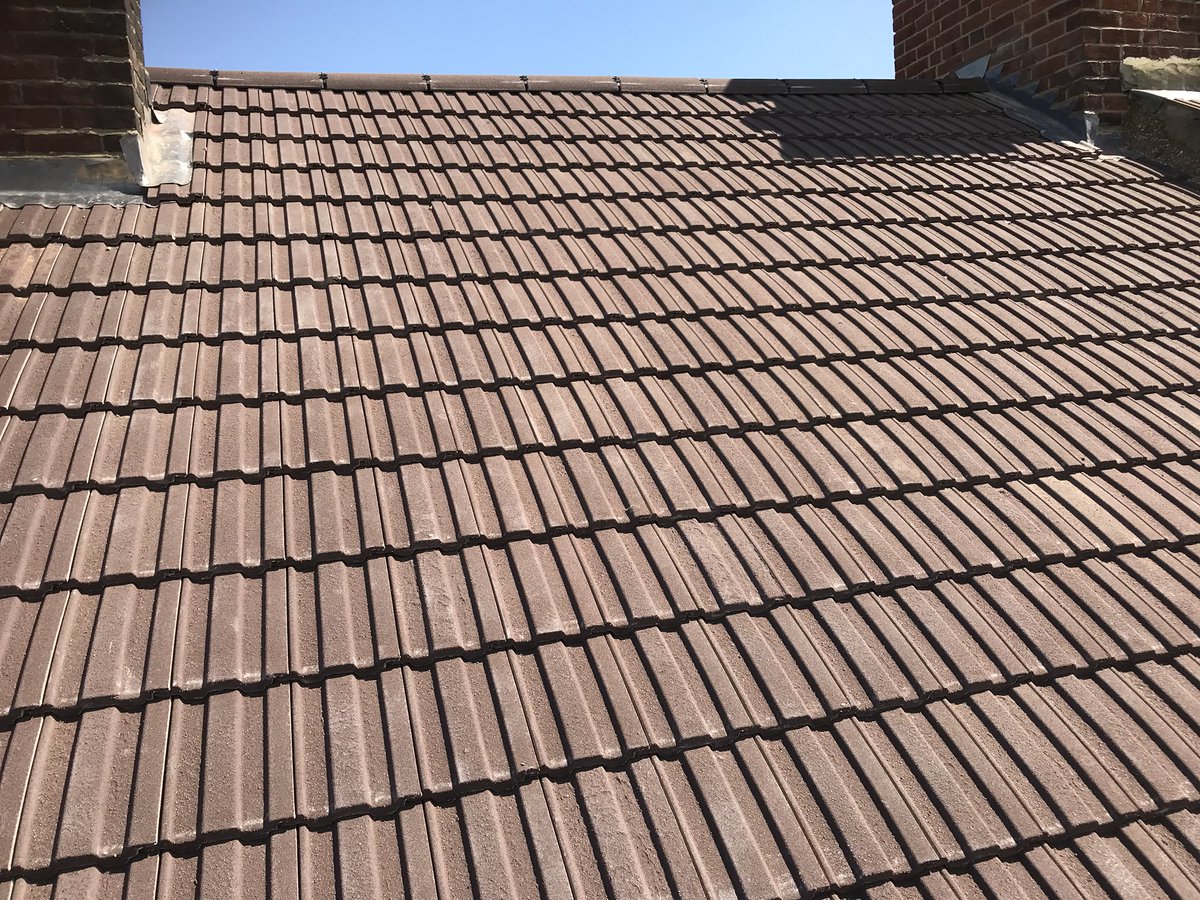 Brandonroofing's tweet photo. Re-roof recently completed on this up and over using Redland 49 tiles in Sutton. https://t.co/YuRGNnJ4Yo