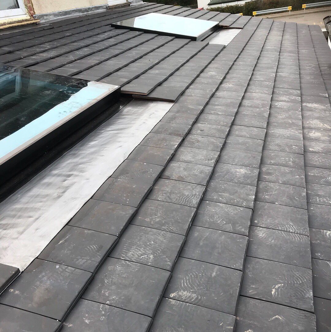 Brandonroofing's tweet photo. Sandtoft 20/20 and installation of 2 flat glass roof lanterns on this rear extension in Horsham https://t.co/jrbOJ82XZN