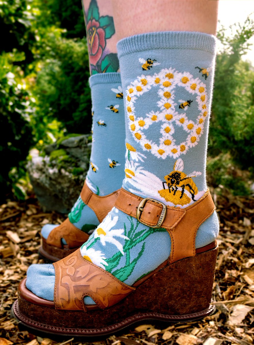 ModSocks's tweet image. Celebrate Earth Day with our new Give Bees a Chance socks. ModSocks has pledged all profits to beegirl.org to help promote bee conservation. Sold online here: modsock.com/products/bees-… #EarthDay #SaveTheBees #bees #beekind