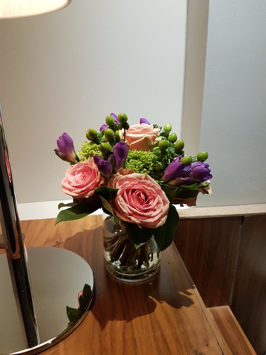 Importance Of Flower Arrangement In Hotels / Triangular flower