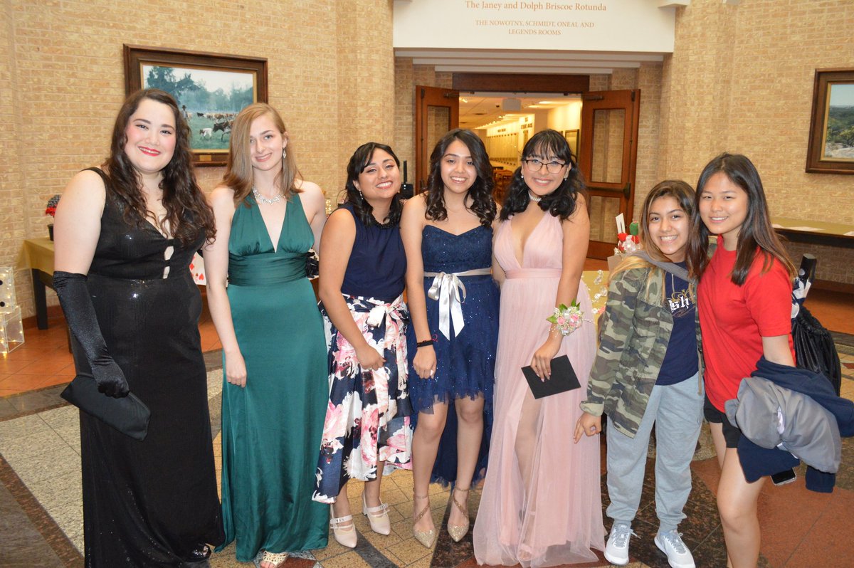 LitFainatic's tweet photo. Some are missing from this photo, but these beautiful ladies helped me in prom committee ALL year! Their hearts, efforts, and parents are what helped make prom amazing! Thank you! @mnthsprom2018 @ManorNewTech https://t.co/W9BQCiLjC4