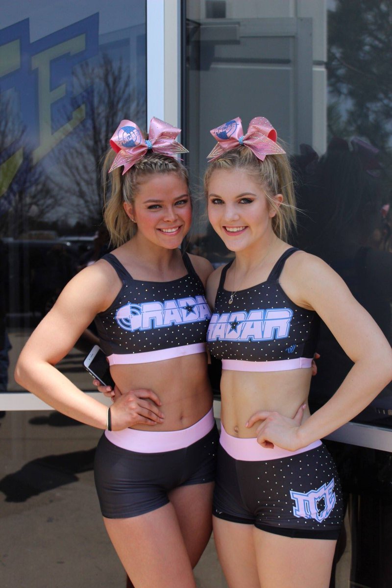 RADAR_ICE's tweet photo. We love our new Worlds practice wear and bows 🌎🎀💛💙 @ICE_ALL_STARS  @VASF_Updates @thebowboys https://t.co/I4p40fuE8c