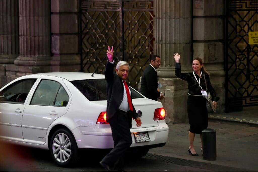 c4jimenez's tweet photo. El auto en el que @lopezobrador_  llegó al #DebateINE con tres infracciones de tránsito sin pagar...  por circular por carriles donde no debe, por circular a exceso de velocidad.... https://t.co/4S0qa1QKik