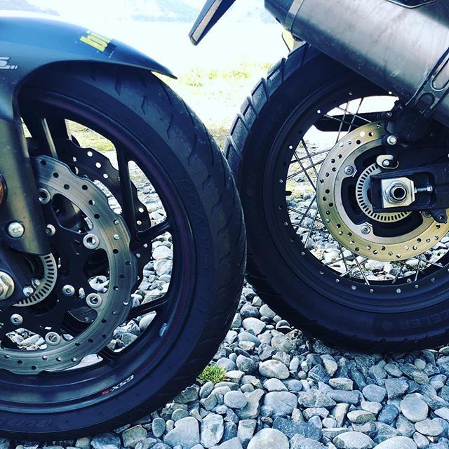 BRM_Mag's tweet photo. Metzeler Roadtec01 and Karoo Street doing the business on the BRM South Island tour
#loadsofgrip
#rainydays
#sunnydays
#noworries
#metzelermoto
#metzelergrandtour https://t.co/NA5Q20h84D https://t.co/WzGZoBbWTI