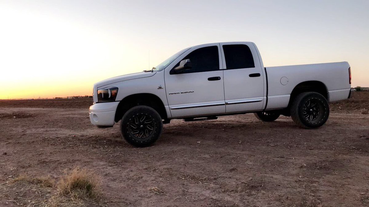 TristanChamber7's tweet photo. Been lazy on truck progress #digsonly https://t.co/6ycgIhoL3n