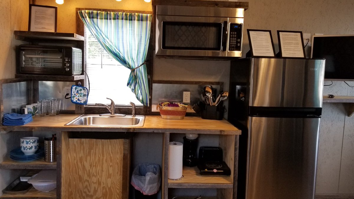 LavenderTrails's tweet photo. Enjoy the modern conveniences of home in our new Tiny House! Just completed 4 your next stay at The Trails! Make your reservation today! 6 Tiny Houses &amp; RV Park &amp; 3200 sq ft Event Venue available for weddings, reunions, company events!#tyler #tx #rvlife  #tinyhouses #rv #wedding https://t.co/QUs0CYJCYv