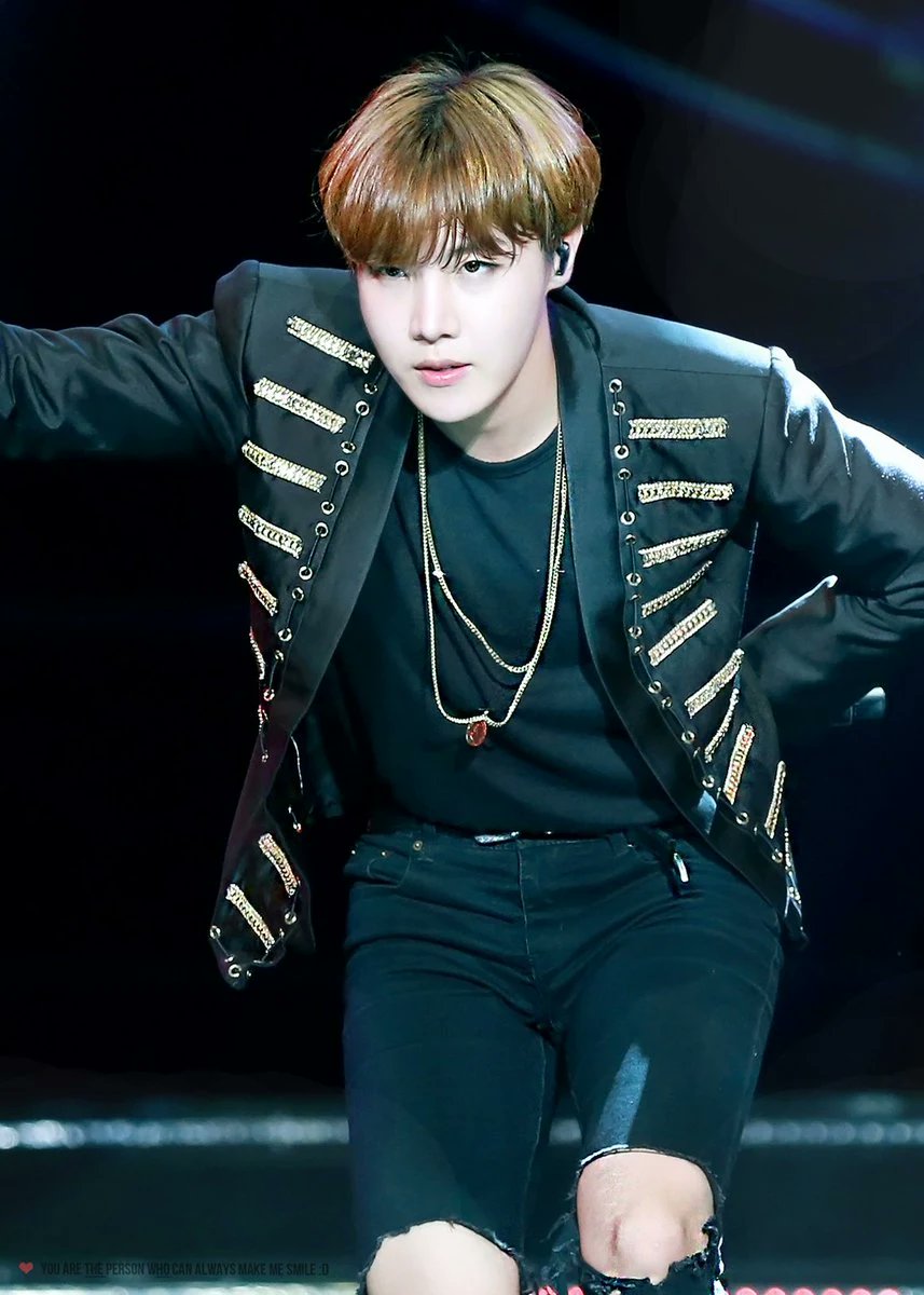 _lqnhuu281's tweet photo. We were very disappointed by the fact that Hoseok's image was forgotten in Dicon magazine. He is the only person who does not have a solo page in BBAMs Behind & DNA jacket shoot. We need justice for him. We need satisfactory answers from @Dicon_korean
#디아이콘 #JHOPE https://t.co/LUPSIxyNJd