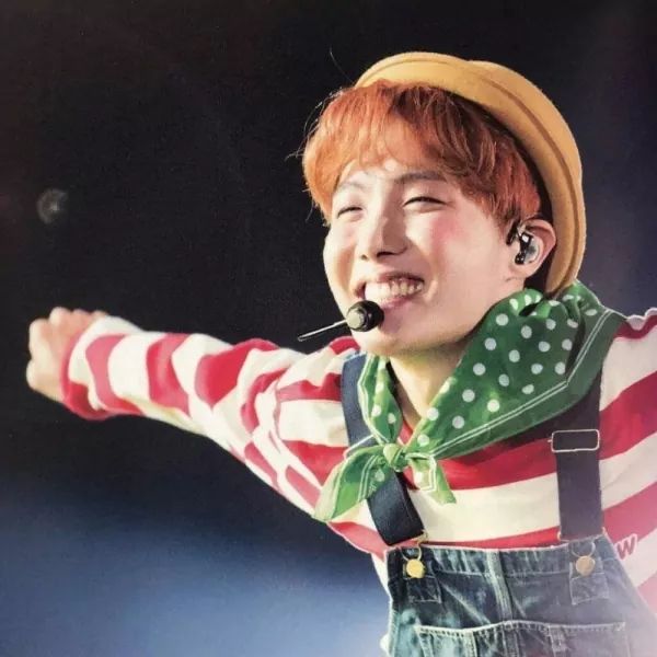 _lqnhuu281's tweet photo. We were very disappointed by the fact that Hoseok's image was forgotten in Dicon magazine. He is the only person who does not have a solo page in BBAMs Behind & DNA jacket shoot. We need justice for him. We need satisfactory answers from @Dicon_korean
#디아이콘 #JHOPE https://t.co/LUPSIxyNJd