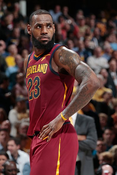 The <a href="/cavs/">Cleveland Cavaliers</a> go into Indiana and win a pivotal Game 4 behind 32 PTS, 13 REB, 7 AST from LeBron James!

CLE takes it over <a href="/Pacers/">Indiana Pacers</a> 104-100 to tie the series at 2 games apiece!

Korver: 18 PTS, 4 3PM
JR Smith: 12 PTS

#WhateverItTakes #NBAPlayoffs

Victor Oladipo: 17 PTS, 6 REB, 5 AST