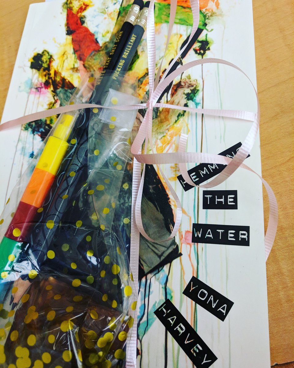 littledome's tweet photo. @jackjoneslitarts queens @ashakijackson and @NatalieJoGraham brought these for me in appreciation of arranging this #neabigread today. Crying. 😥
Maybe next year not plan it for same as #labookfestival 🤔 https://t.co/9W9Y4rlH5X