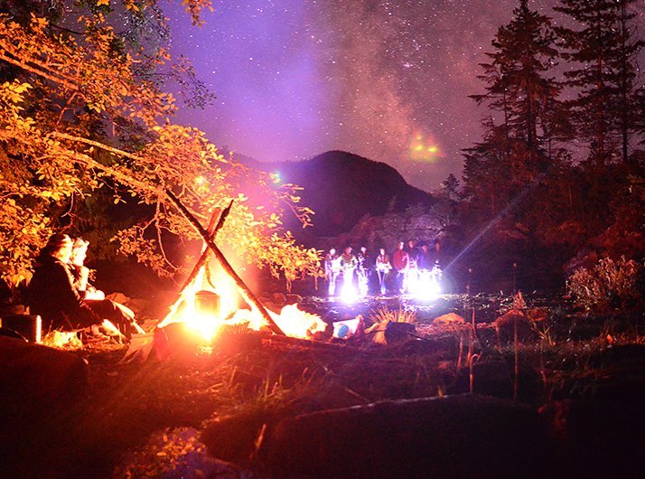CRVisitorCentre's tweet photo. Already dreaming of May Long weekend? Escape to the @strathconalodge for a weekend of stargazing and beach fires. https://t.co/uqUOpYQ5ez #DiscoverCampbellRiver #Maylongweekend #BCParks #mySPL https://t.co/H9h5qwIFAS