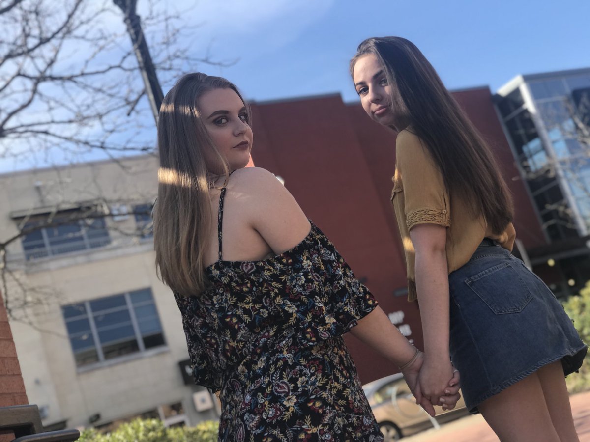 alyssa_nap's tweet photo. HAPPY HAPPY 16th BIRTHDAY TO MY BEST FRIEND!!🎈 i love you so so much and i hope your day is great💕 pls be safe on the road 🚘 love you girlie 😘 @alli_hrmn https://t.co/smlWZWhMsU