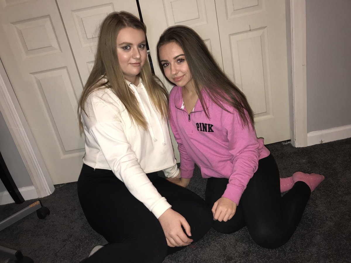 alyssa_nap's tweet photo. HAPPY HAPPY 16th BIRTHDAY TO MY BEST FRIEND!!🎈 i love you so so much and i hope your day is great💕 pls be safe on the road 🚘 love you girlie 😘 @alli_hrmn https://t.co/smlWZWhMsU